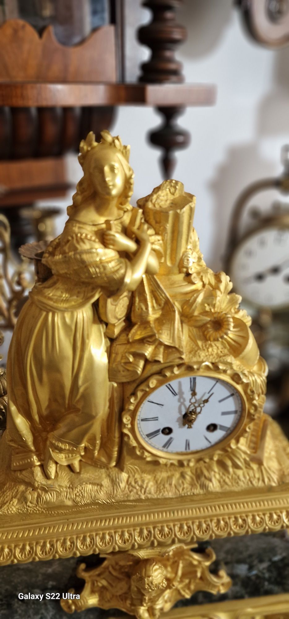 Ceas francez bronz dore îmbrăcată cu foita de aur