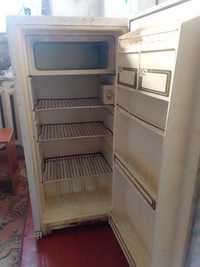 Холодильник бирюса в рабочем состояний