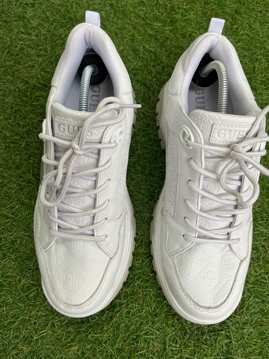 Дамски обувки : GUESS ZAYLIN 41