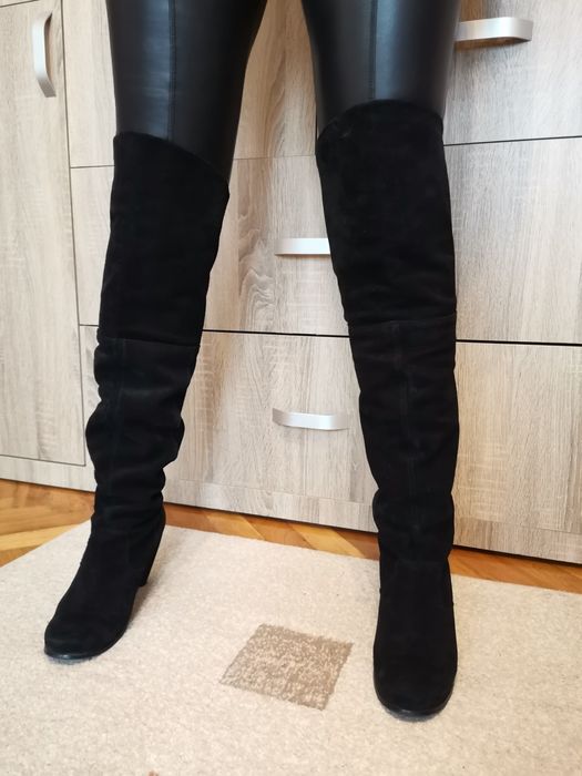 Vând cizme piele damă - model Muschetar. Măr. 39.