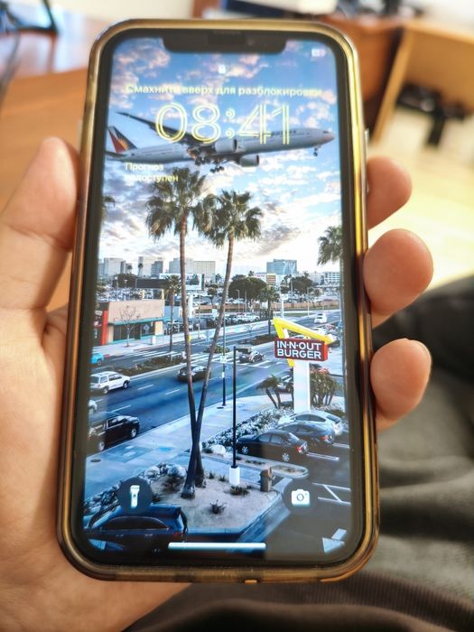 Продам iPhone XR