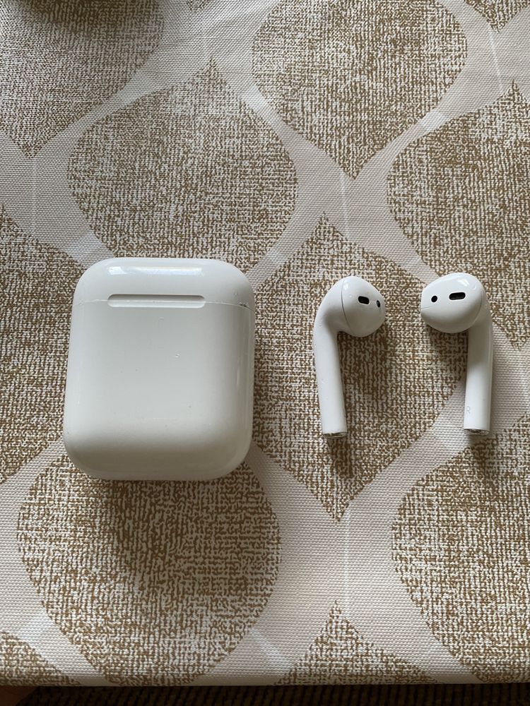 Продаю AirPods оригинал