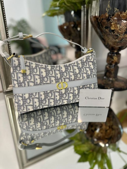 Geantă nouă cu etichetă