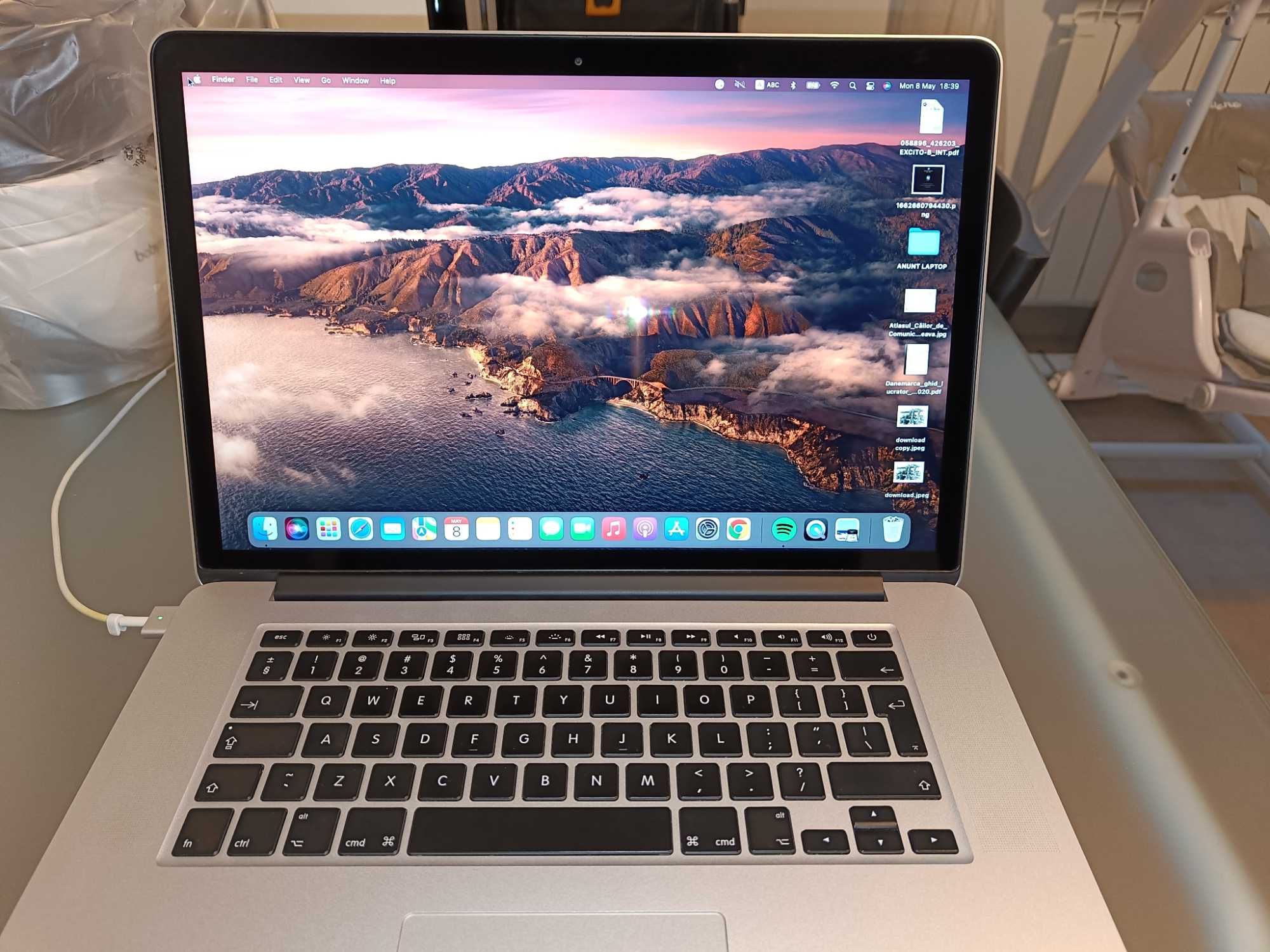 MacBook Pro Retina, 15.4 inch 2015, i7 2.2. Ghz quad-core, 256 GB
