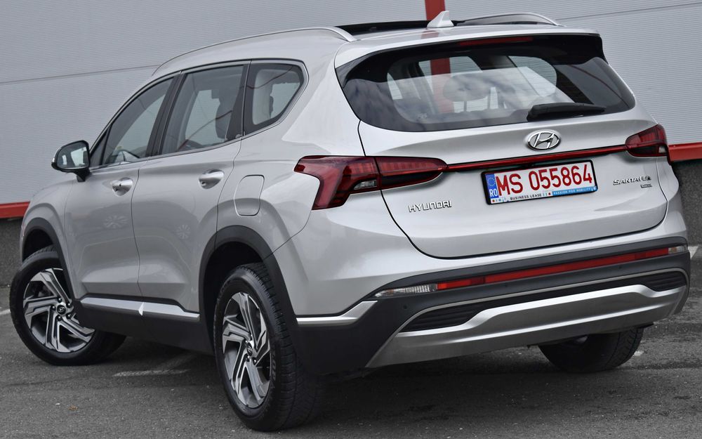 Hyundai Santa Fe~2021~Trapa~RAR~Distronict~Keyless~4x4~GARANTIE