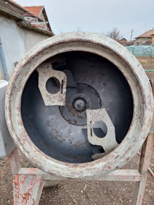 Монофазна бетонобъркачка