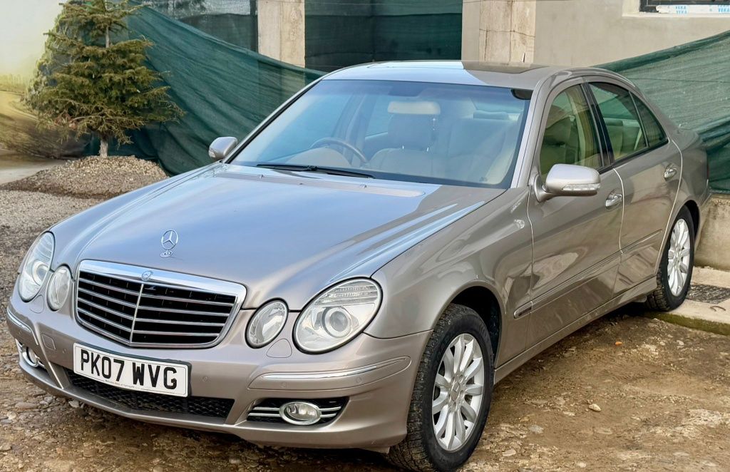 Dezmembrez Mercedes  E class 2.2 CDI an 2008