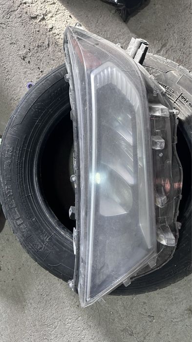 Фара от новой Рав4. Американец. Левая водительская сторона.