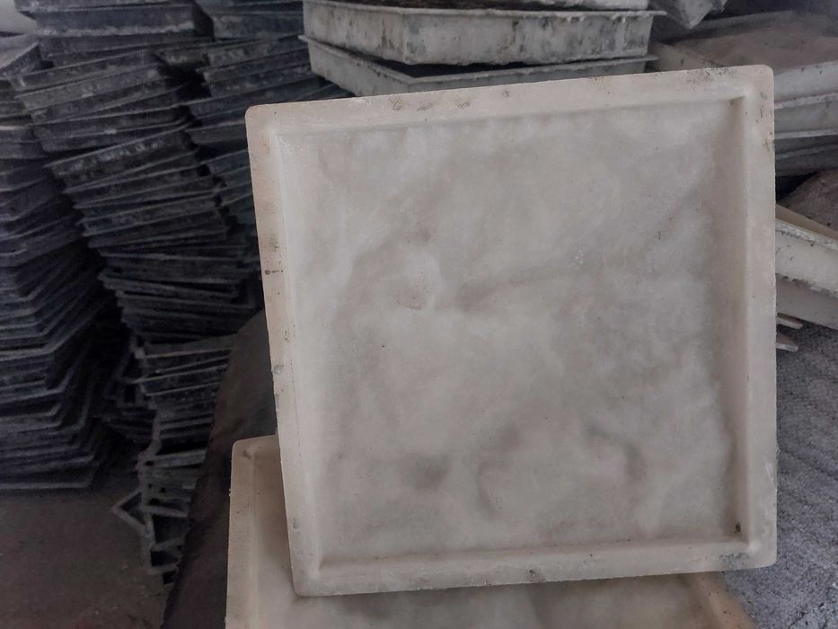 Калъпи за плочки и бордюри