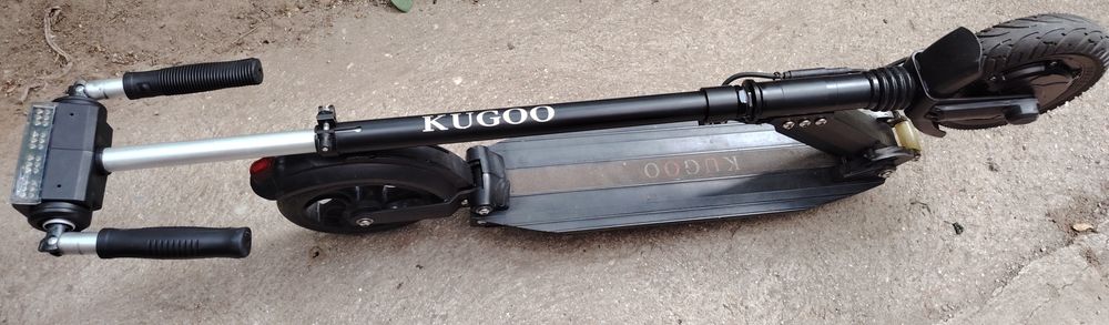 Vand trotineta electrica Kugoo foarte intretinuta