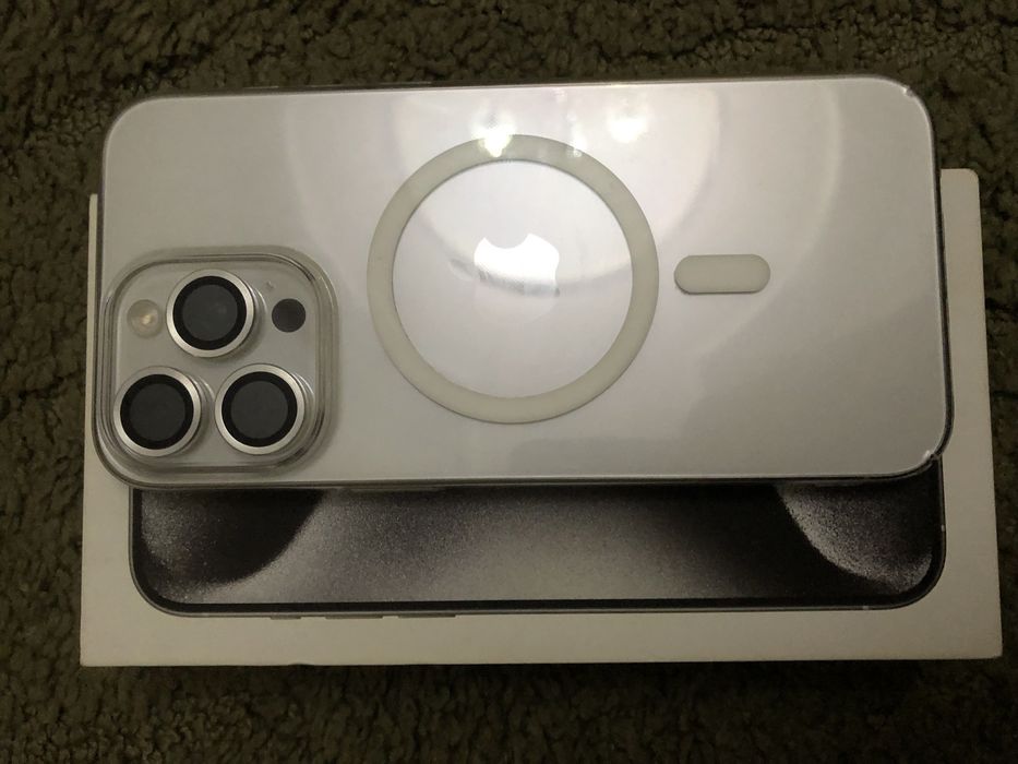 Iphone 15 pro max white sotiladi