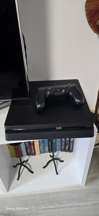 Vand ps4 slim 1TB plus un joc la alegere
