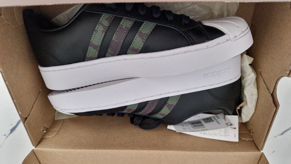 Adidas negri noi !!! Mărimea 41 jumătate