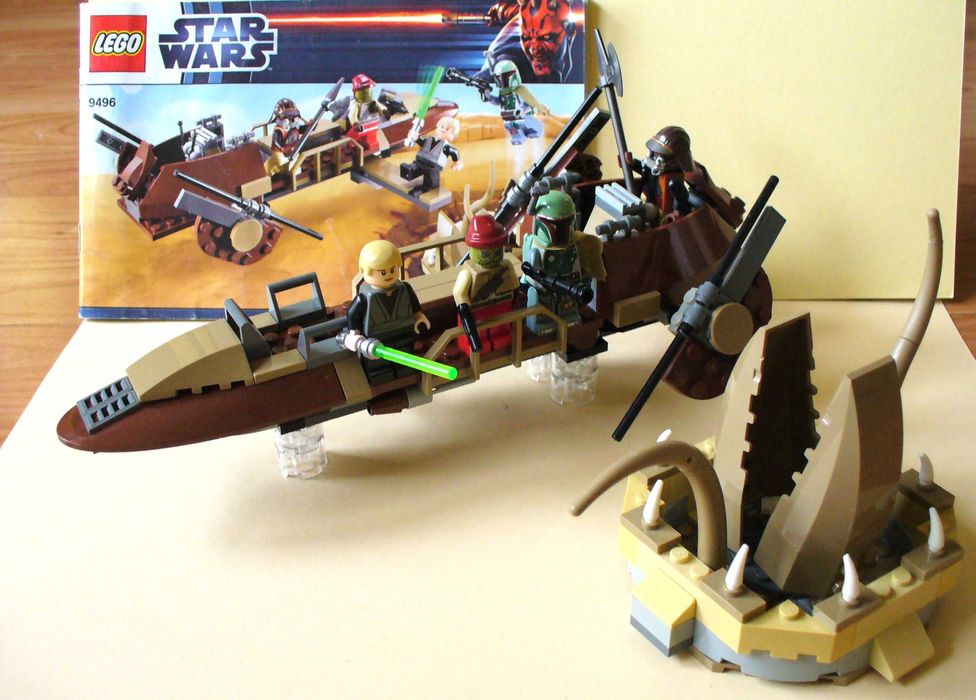LEGO® Star WarsTM 7929-Битката за Набу  и 9496-Пустинен скиф