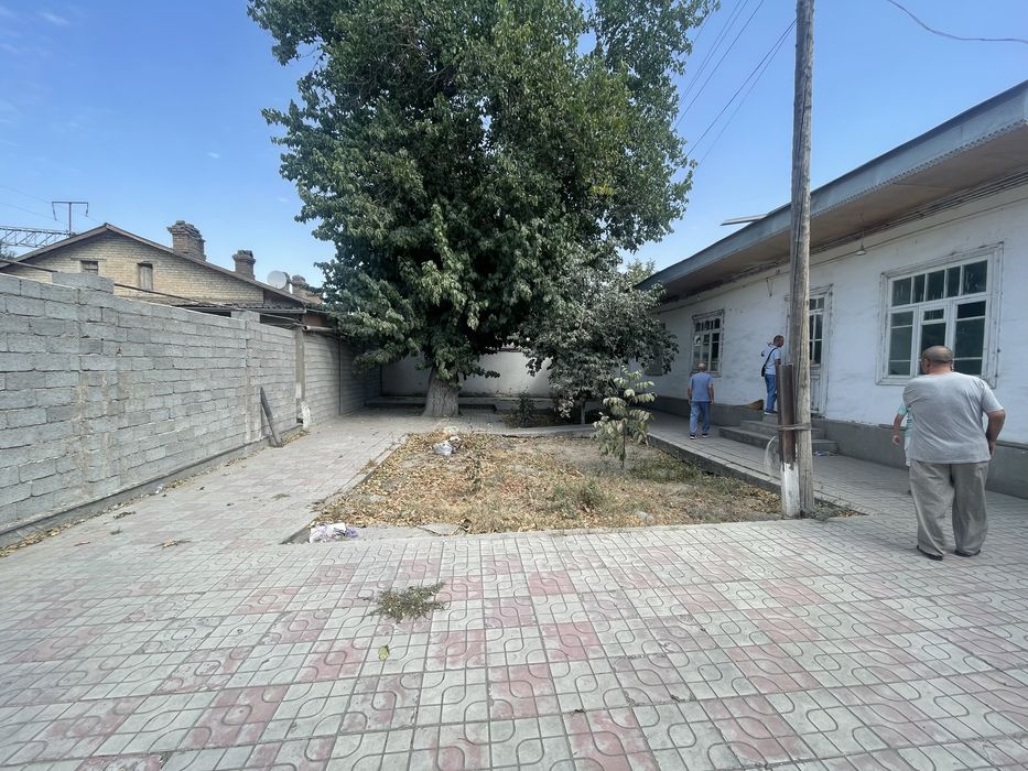Срочно Продается Дом  4-соток 2-комнат ор.Зарафшан автостанция