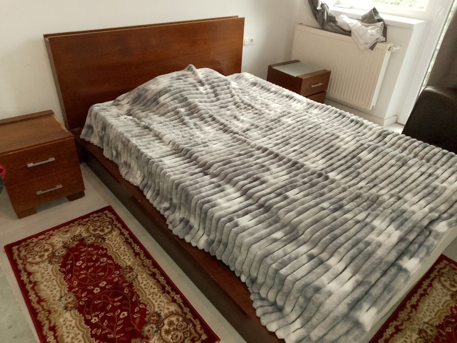 De vânzare pat și dulap