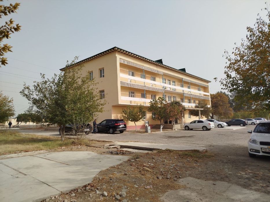 Yer sotiladi 3 qavatli bino bilan Продается земля с 3х этажным зданием