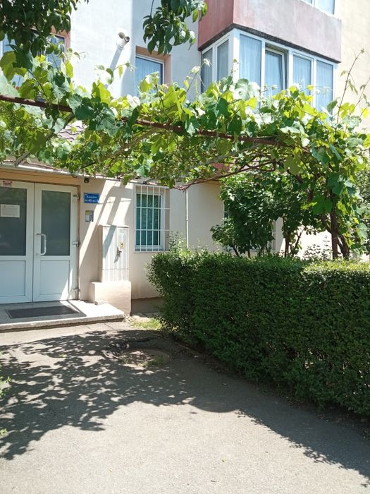 Vând apartament 2 camere zona Decebal