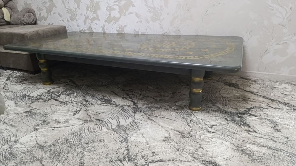 Продается стол размер 190*90 в хорошем состоянии