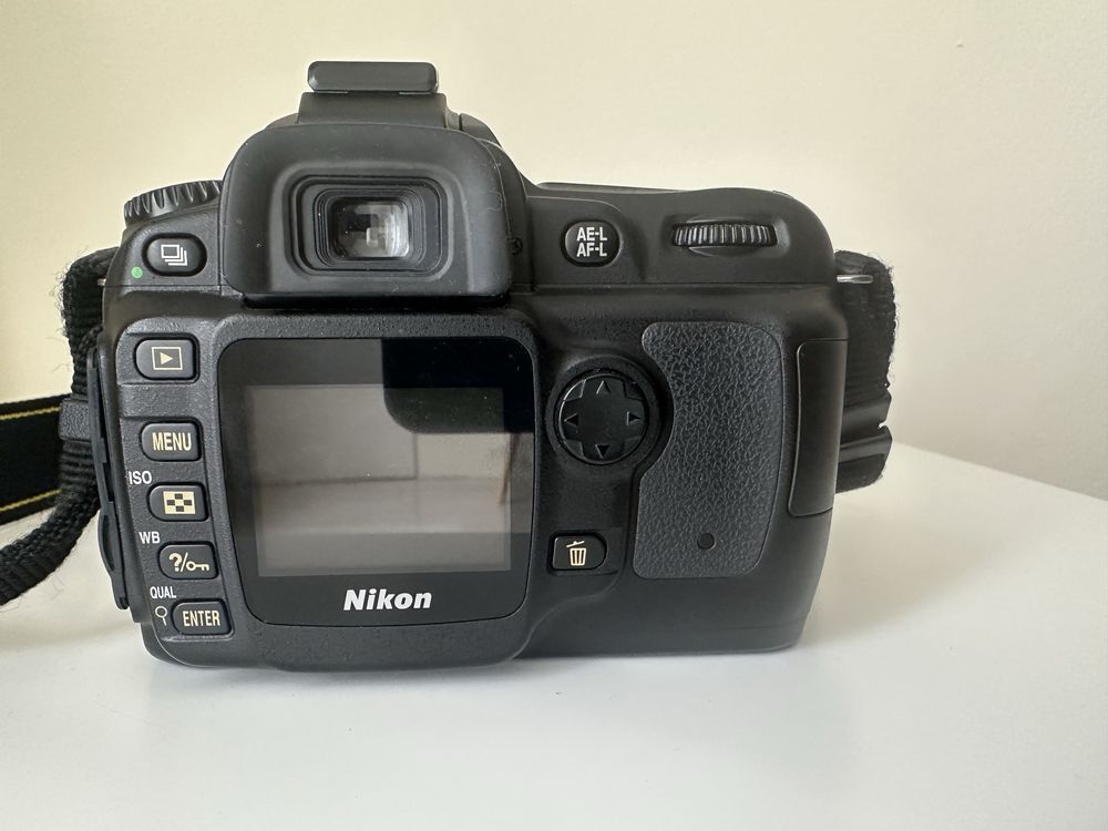 Nikon D50 със обектив и чанта