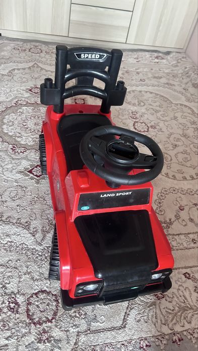 Машинка детская красная