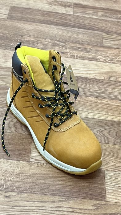 Продаю новые рабочие ботинки DELTA PLUS