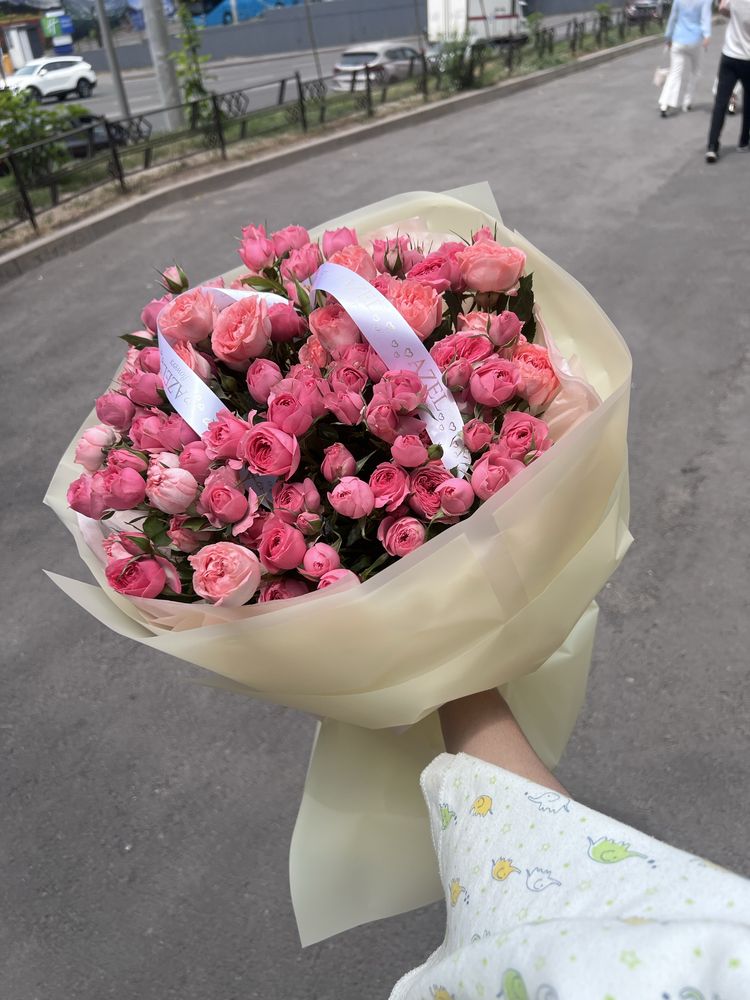 Цветы свежие.
