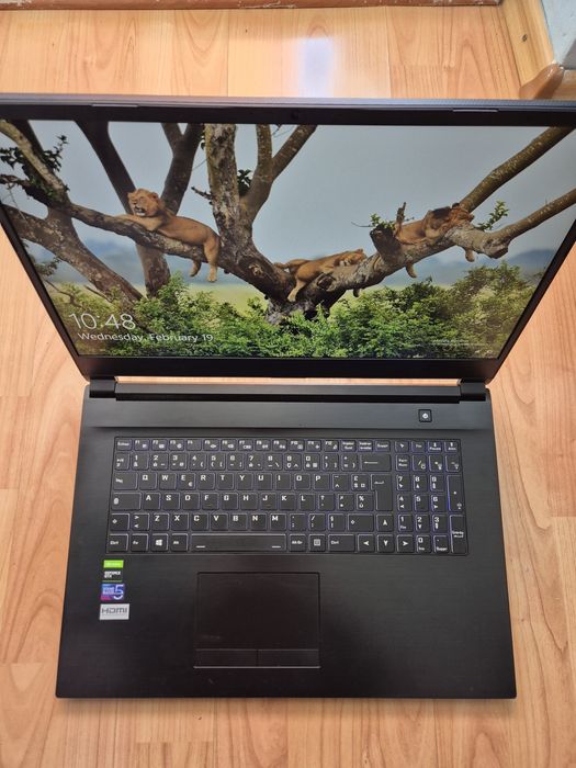Vând Laptop 17" HD