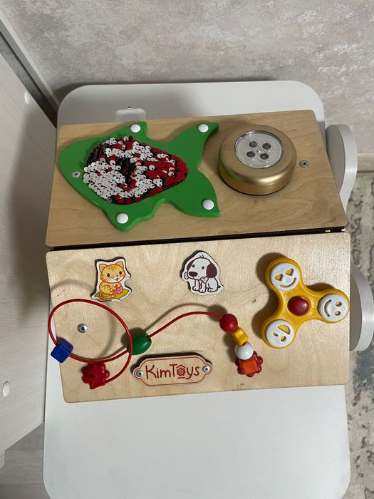 Продаю бизиборд в виде домика