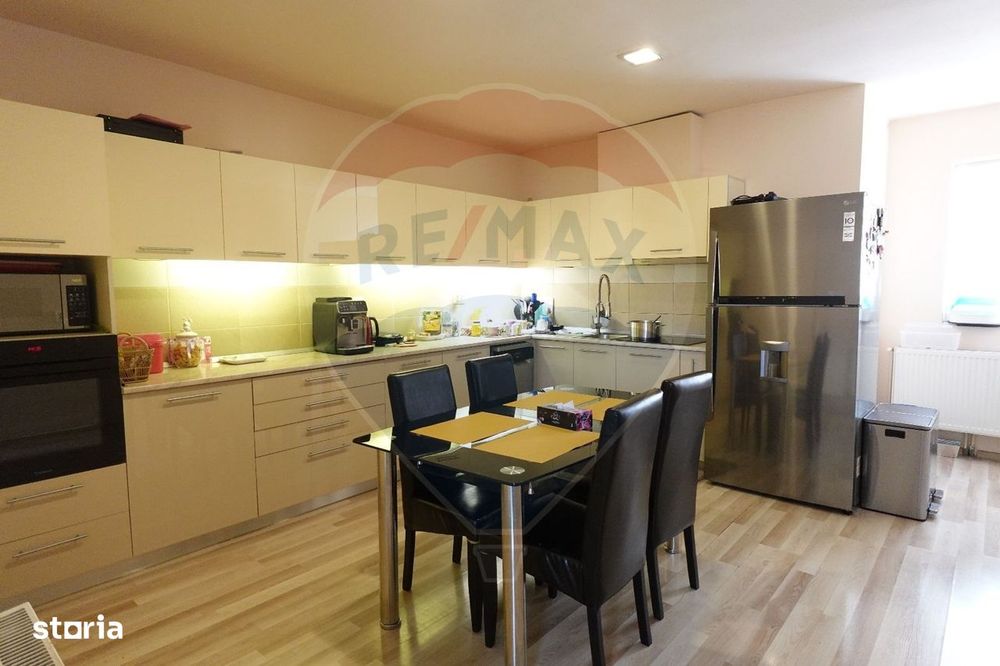 Casă cu 6 camere, de vânzare, în apropiere de Baia Mare