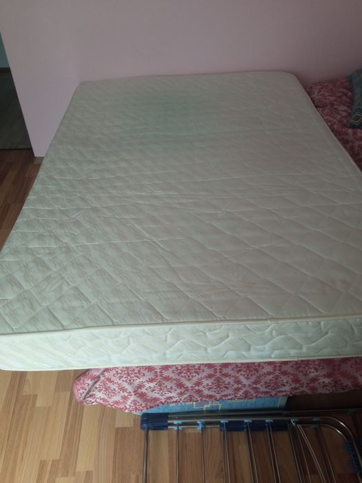 Vând saltea 140/200