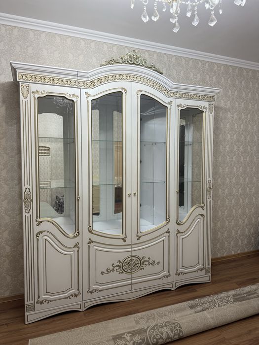 Продам Сервант Самовывоз в отличном состоянии 180 тыс