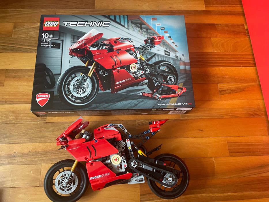 LEGO® Technic - Мотоциклет Ducati Panigale V4 R