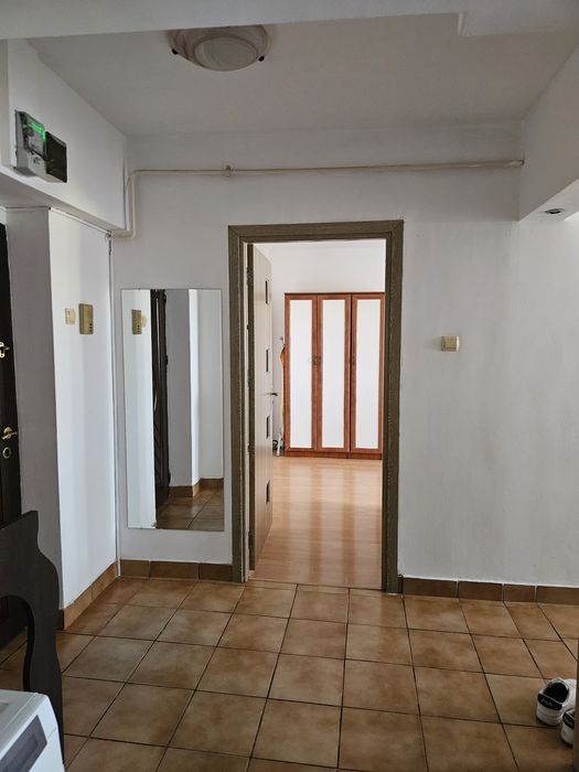 Inchiriez apartament