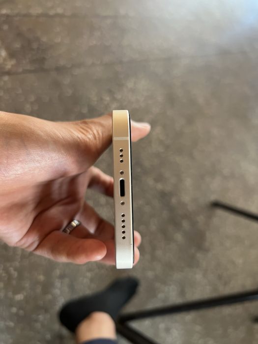 Iphone 12 sotladi abmen yoq