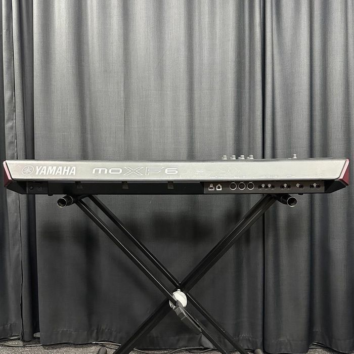 Yamaha MOXF6 — синтезатор/рабочая станция для студии и сцены
