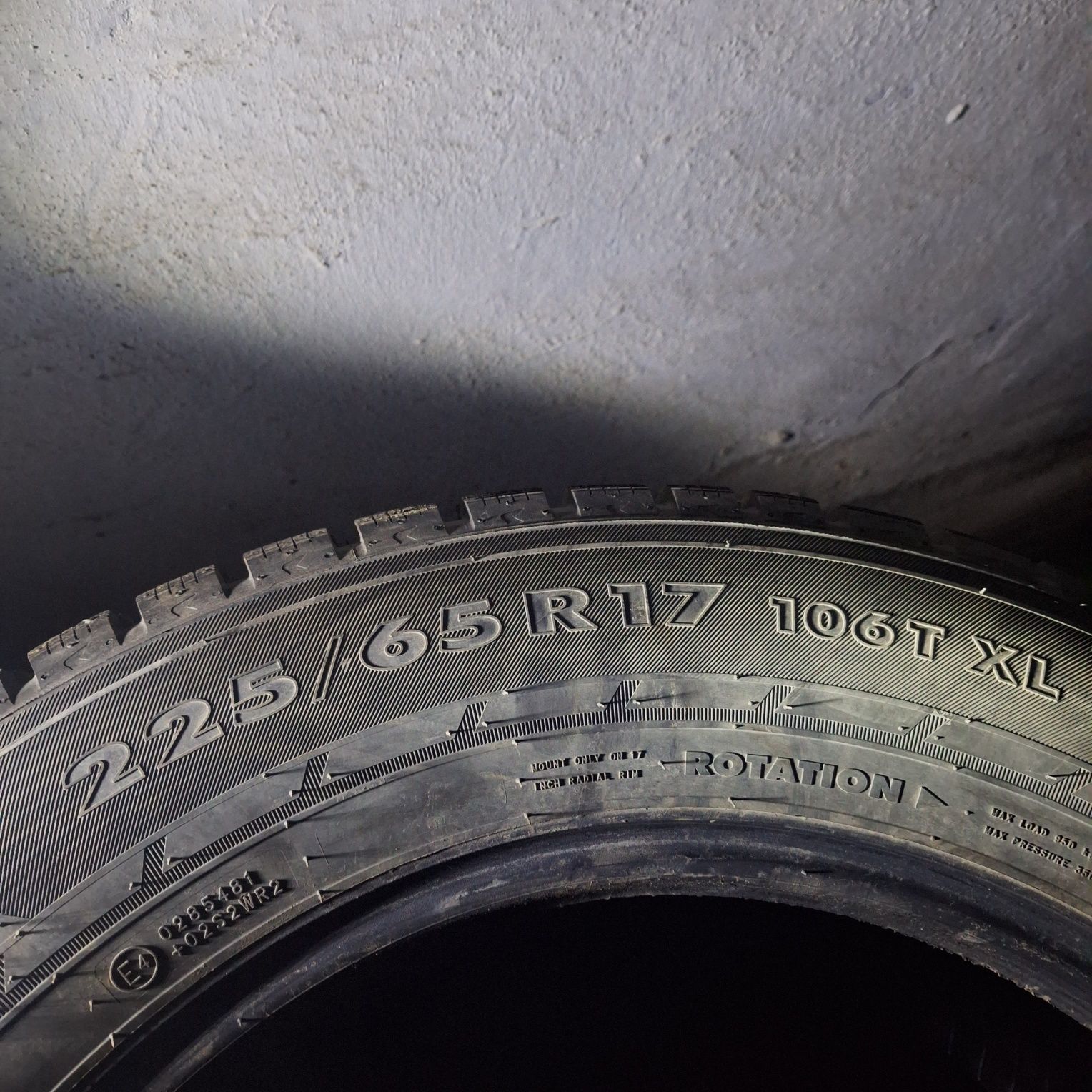 Продам шины комплект 4шт, 225/65 R17 .