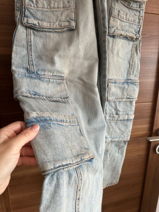 Светли дънки с много джобове Zara