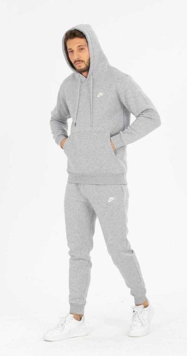 Nike Анцуг – Стил и Комфорт всеки ден!