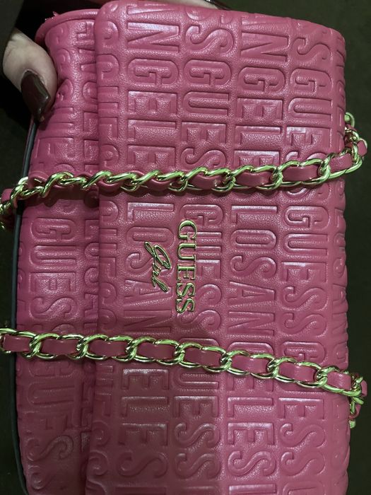 Чатна на Guess, почти не носена