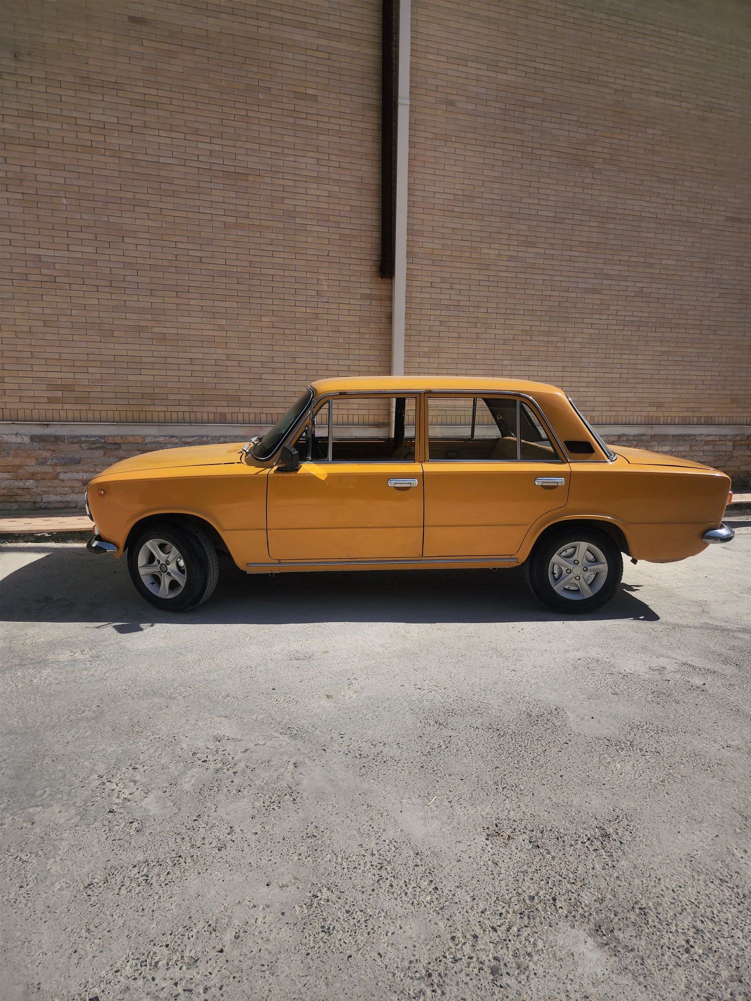 Sotiladi, 1979 yil