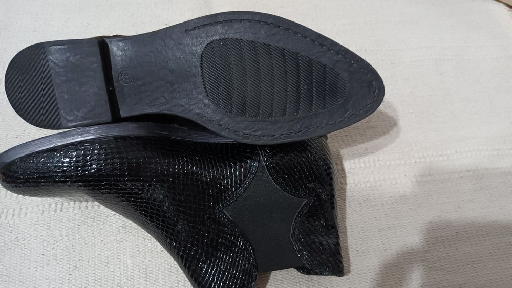 Botine cu talpa joasă