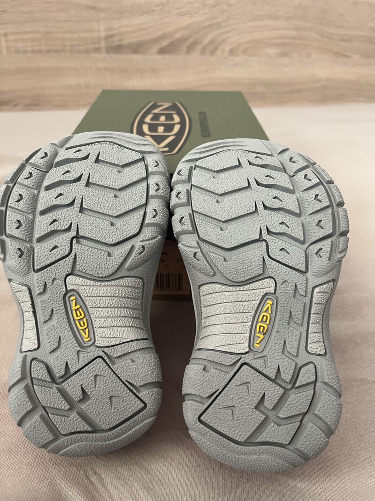 Нови детски сандали Keen размер 24