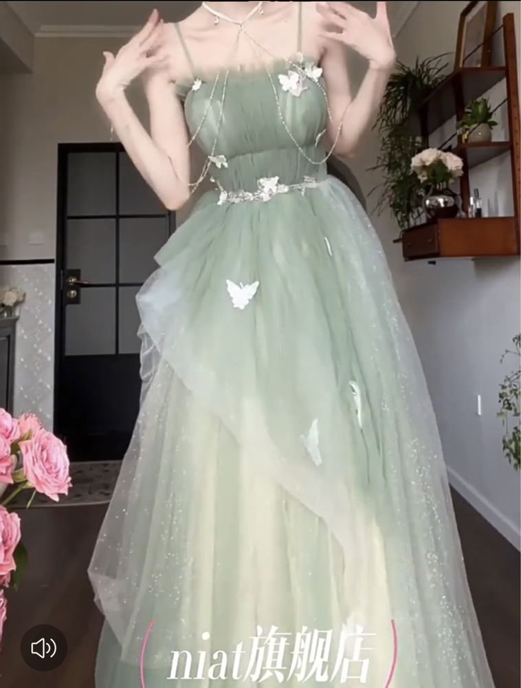 Зеленое НОВОЕ платье в пол с бабочками