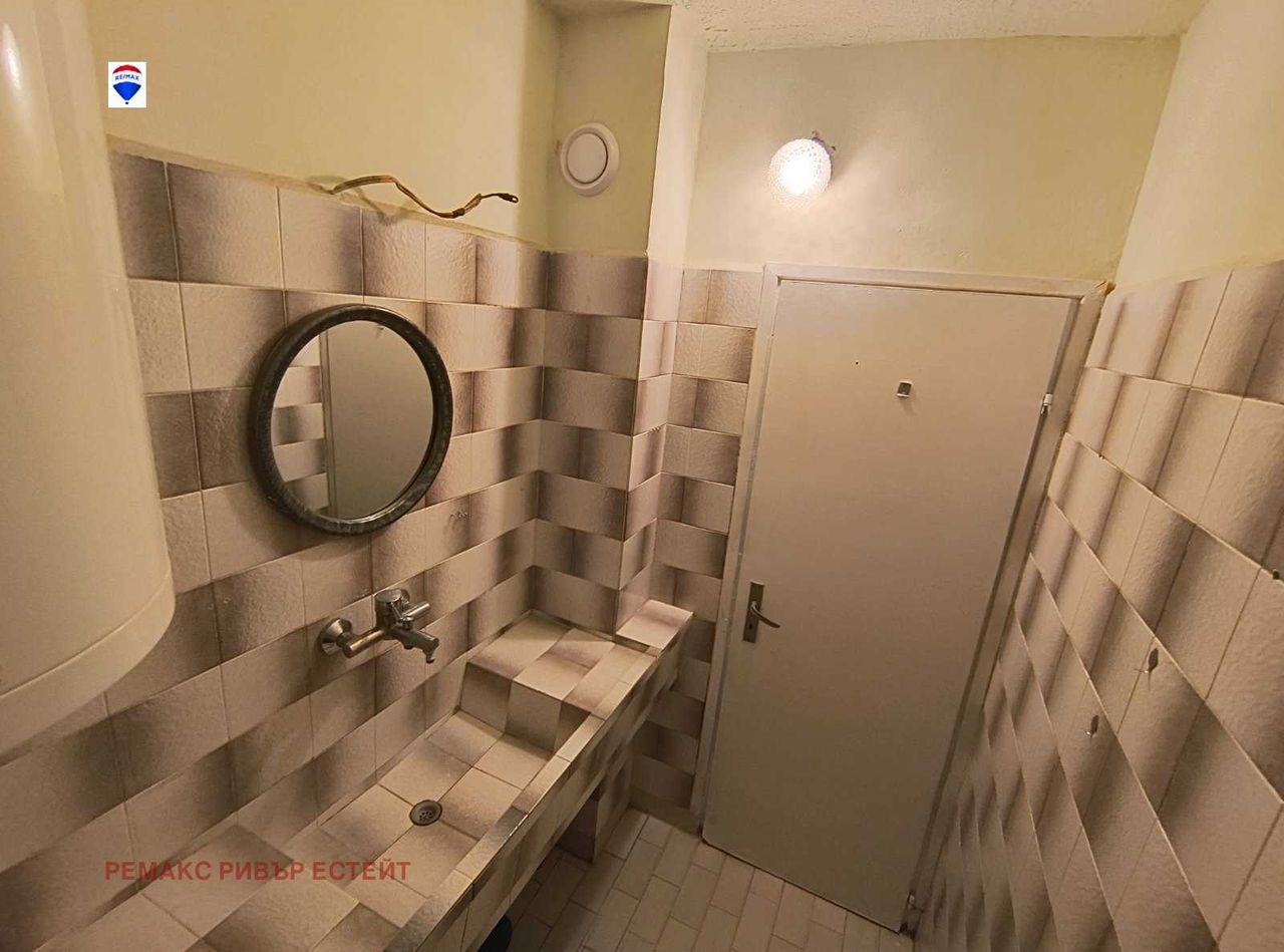 Продава се Тристаен апартамент в Русе, Централен южен район - 79 кв.м за 949 €/кв.м - Снимка #11