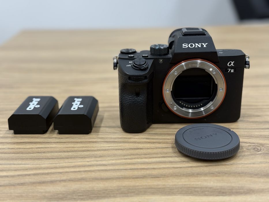 Sony A7 III продам