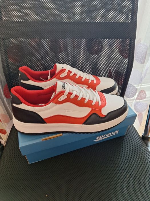 Vand adidasi  Sprandi Noi cu eticheta