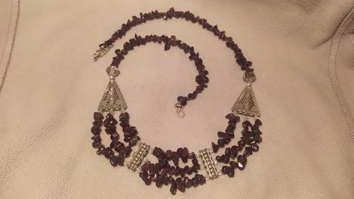 Украшение из натуральных камней.