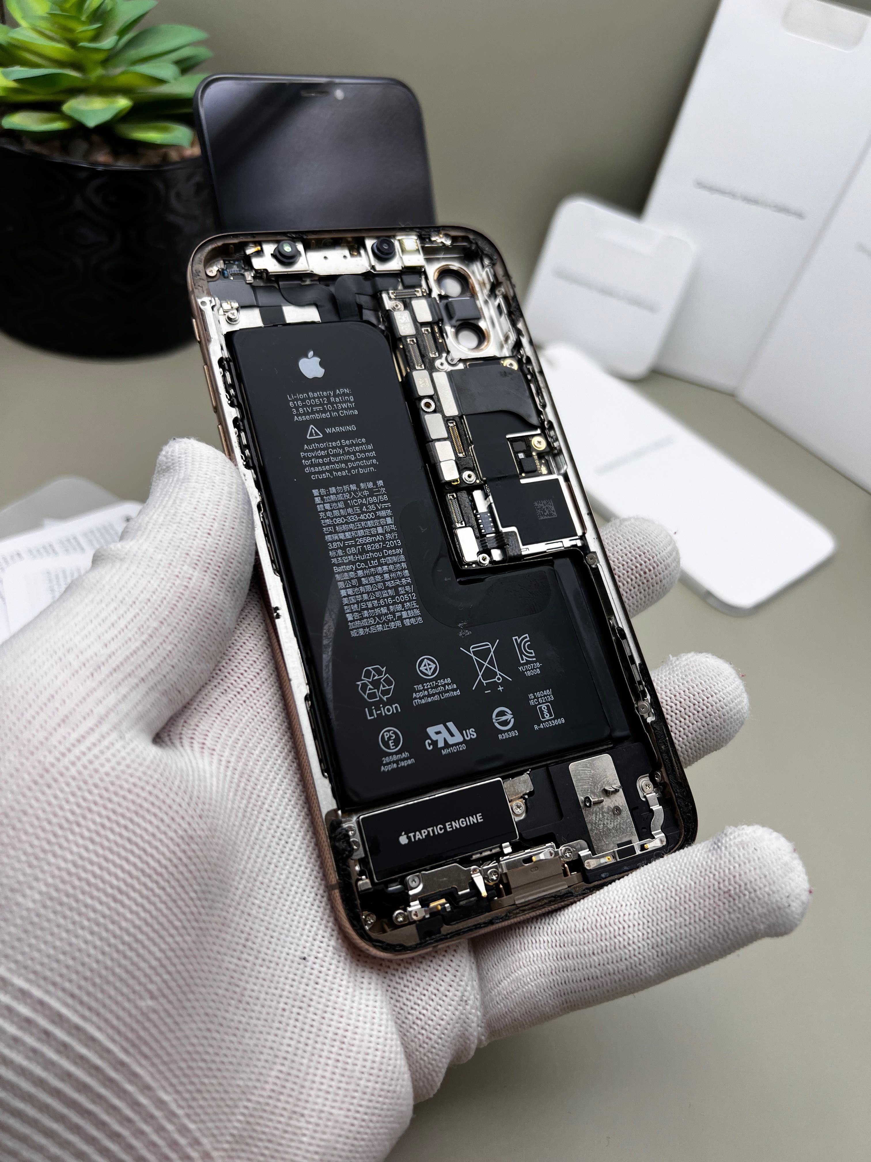 iPhone Xs, за части, изгоряла платка - цената е за целия!