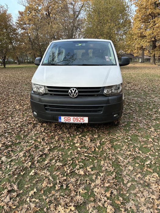 Inchiriez Microbuz 7+1 VW Caravelle 4x4